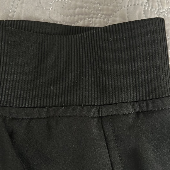 Black large skort elastic waist band two side pockets. - Picture 4 of 7
